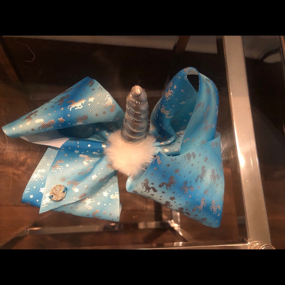 JoJo unicorn bow with unicorn horn